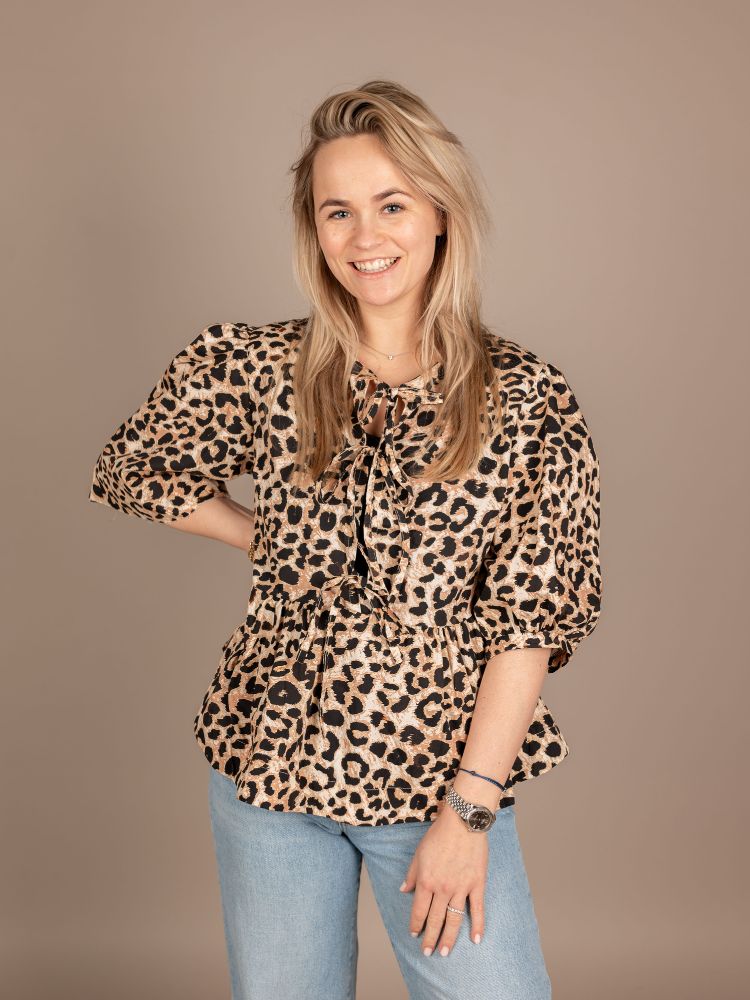 Leopard blouse met strikjes