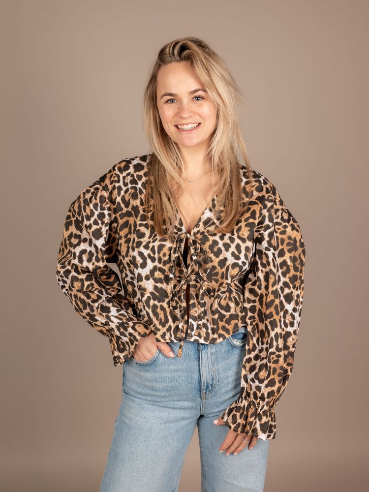 Korte leopard blouse met strik