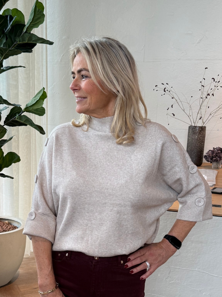 Trui korte mouw met knopen beige