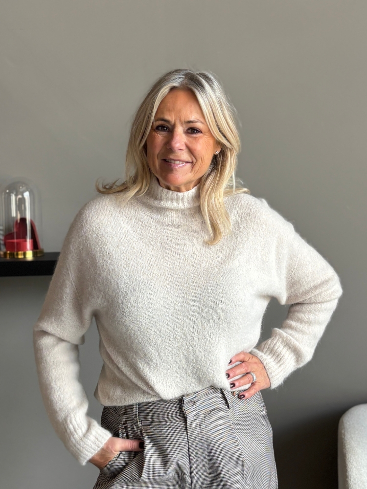 Soft sweater turtle hals beige