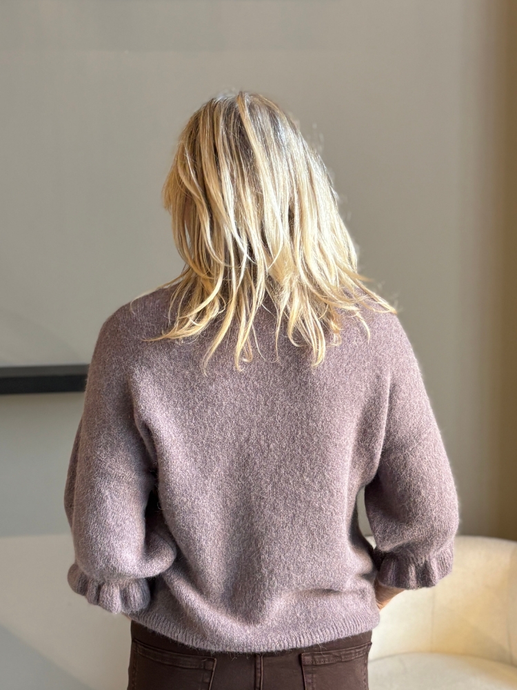 Soft sweater ruffle mouw taupe