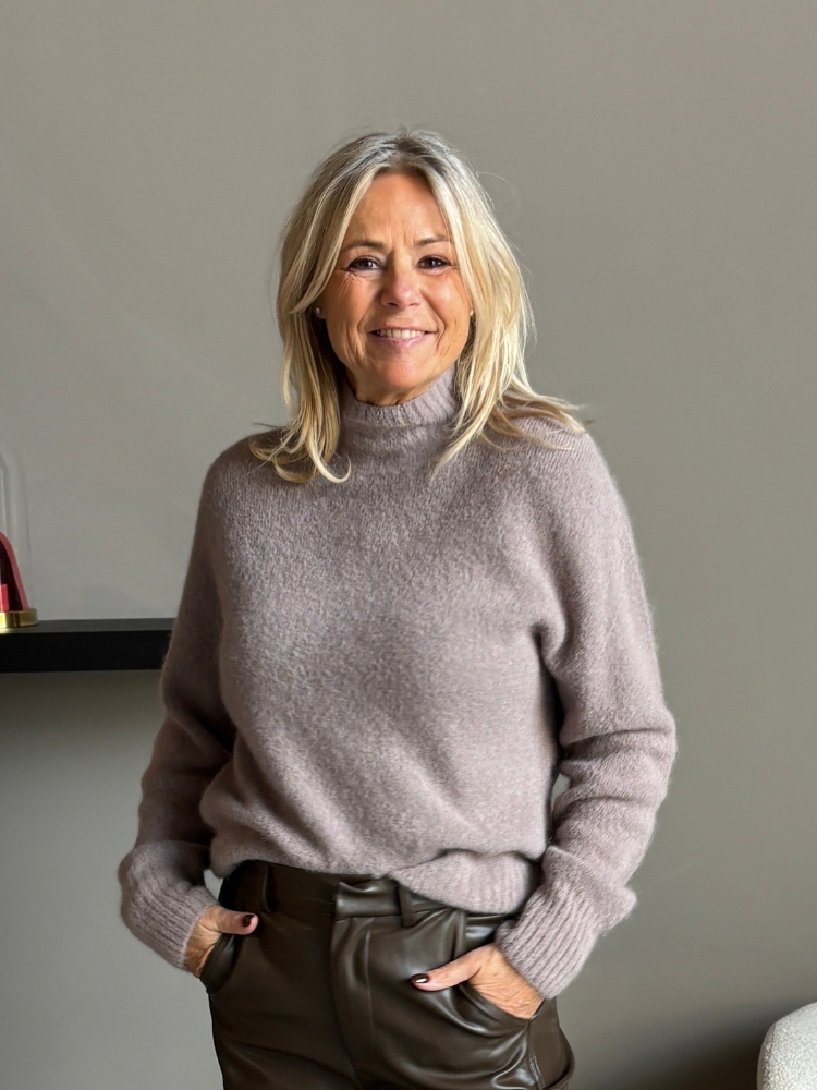 Soft sweater turtle hals taupe