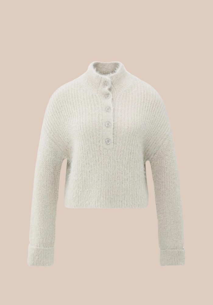 yaya 01-000527-511 Korte fluffy trui met opstaande kraag en knoopsluiting