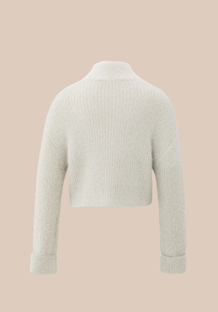 yaya 01-000527-511 Korte fluffy trui met opstaande kraag en knoopsluiting