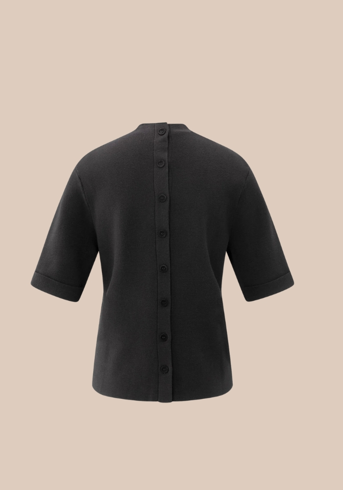 YAYA 01-000529-511 Fijne trui met halve mouwen en knoopsluiting achter