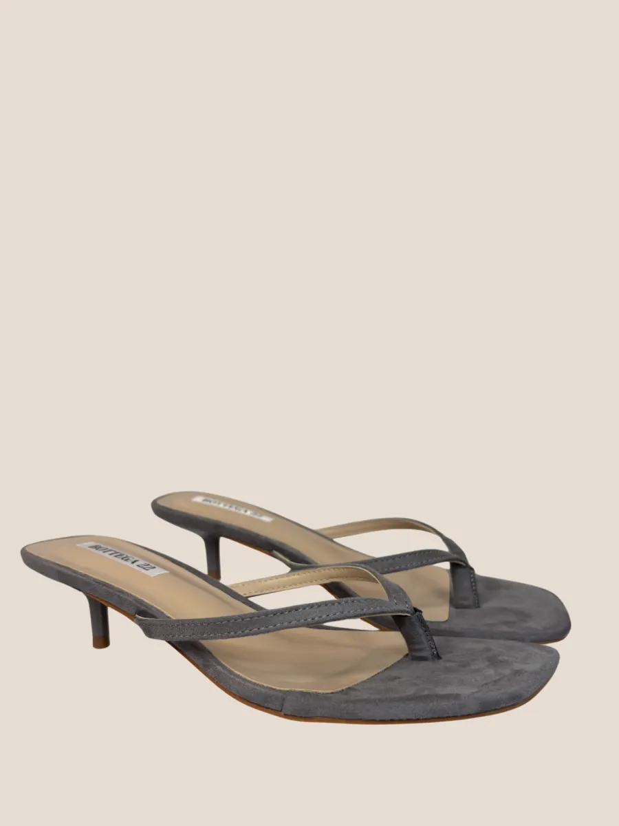 Frenkie Frenkie suedine teenslippers met hak grijs