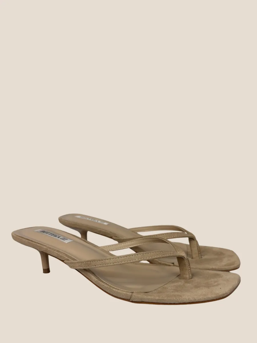 Frenkie Frenkie suedine teenslippers met hak beige